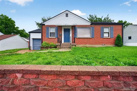 7433 Morganford Rd, Saint Louis, MO 63116