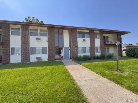 7499 Hazelcrest Dr, Hazelwood, MO 63042
