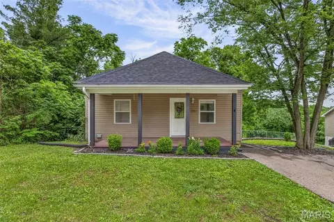 1361 Riverview Dr, Festus, MO 63028