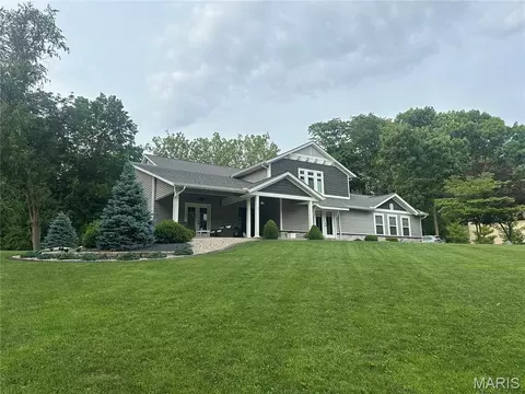 16 Ginger Creek Dr, Glen Carbon, IL 62034