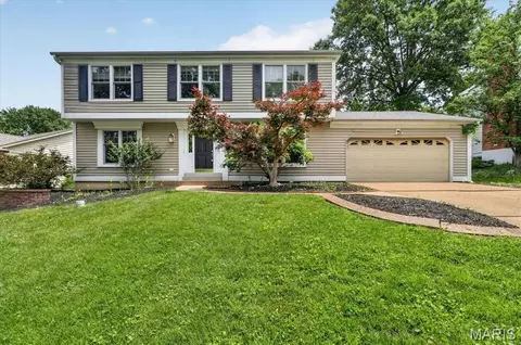 800 Bridlebrook Ln, Kirkwood, MO 63122