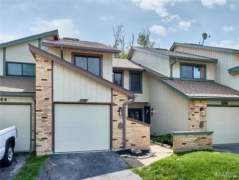 2042 Silent Spring Dr, Maryland Heights, MO 63043