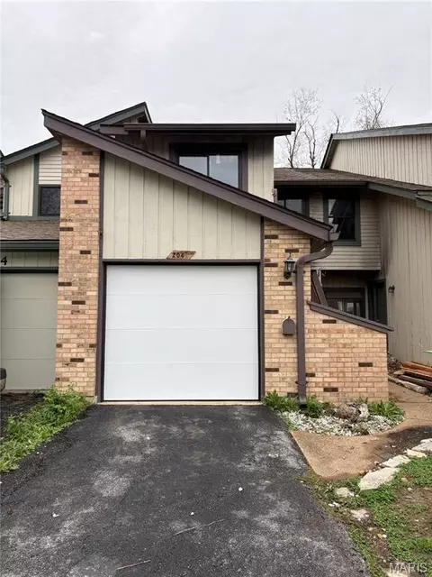 2042 Silent Spring Dr, Maryland Heights, MO 63043