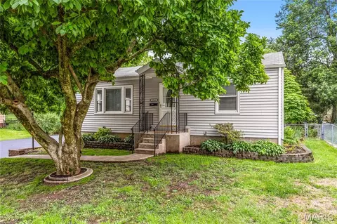 9844 Mecca Ln, Saint Ann, MO 63074
