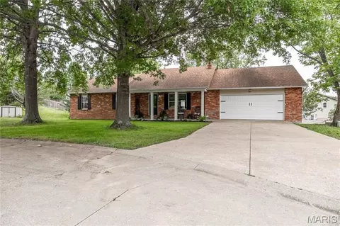 1006 Dearmore Ct, Cape Girardeau, MO 63701