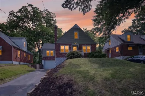 130 S Barat Ave, Saint Louis, MO 63135
