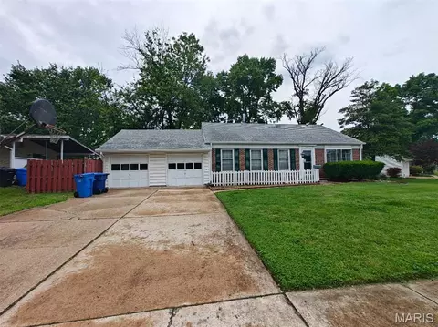 1355 Burning Tree Dr, Florissant, MO 63033