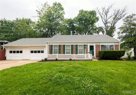 1355 Burning Tree Dr, Florissant, MO 63033