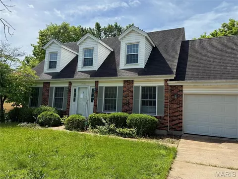 1978 Acorn Trail Dr, Florissant, MO 63031