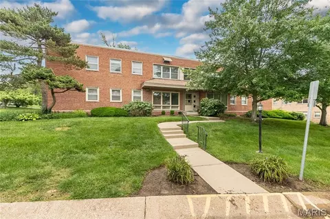 5 Delcrest Ct #204, Saint Louis, MO 63124