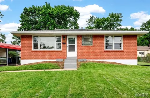 3568 Wright Ave, Saint Ann, MO 63074
