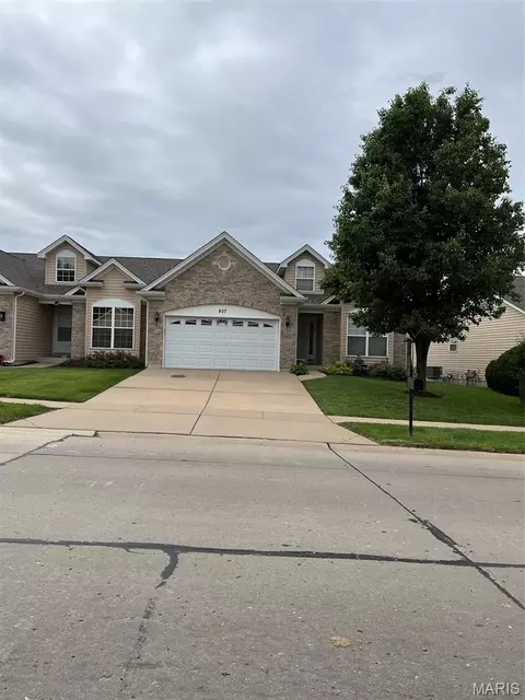 807 Elaine Dr, O'fallon, MO 63366