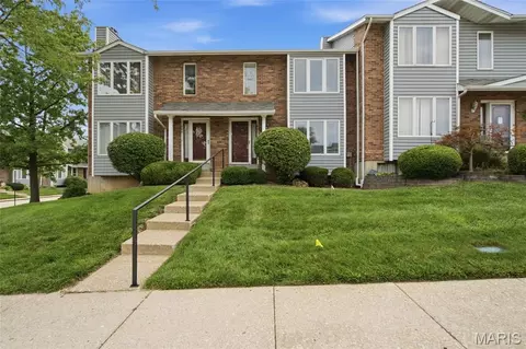 407 King Dr #G, Saint Charles, MO 63303