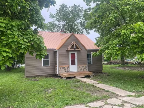 204 E Mcclurg Ave, Richland, MO 65556