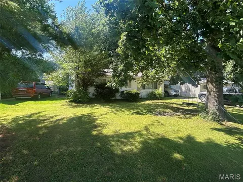 9822 Treadway Ln, Saint Louis, MO 63134