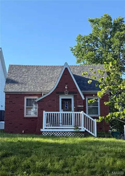 8823 Madge Ave, Saint Louis, MO 63144