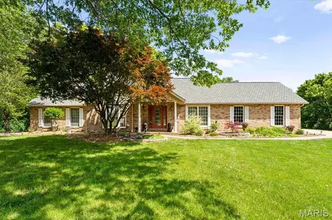 2 Sugar Hill Ct, Edwardsville, IL 62025