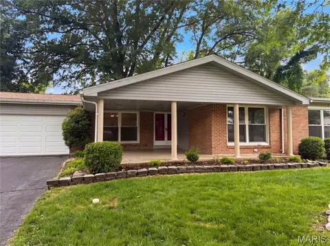 207 Renaldo Dr, Chesterfield, MO 63017