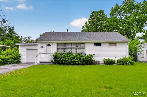 109 Cascade Dr, Belleville, IL 62223