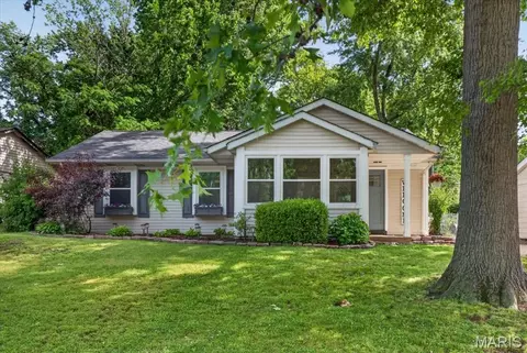 9954 Clearwater Dr, Saint Louis, MO 63123