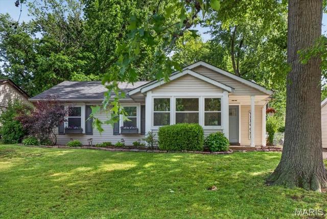 9954 Clearwater Dr, Saint Louis, MO 63123