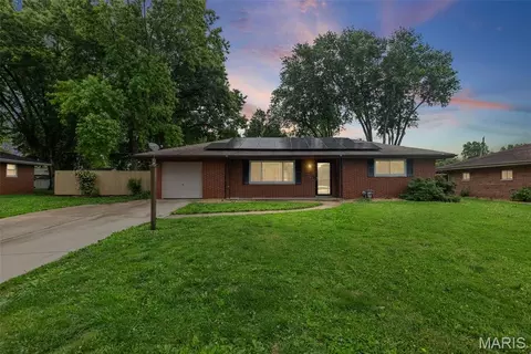 22 Buckingham Rd, Belleville, IL 62226
