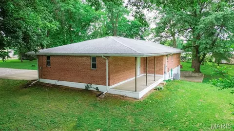 Exterior - 411 E Roosevelt Dr, Moro, IL 62067 photo 20 of 21