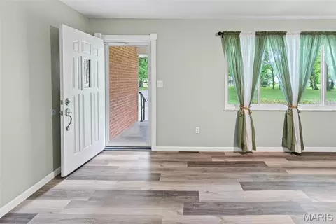 Entry Way - 411 E Roosevelt Dr, Moro, IL 62067 photo 1 of 3