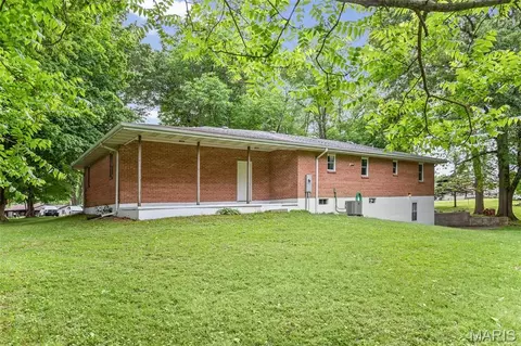 Exterior - 411 E Roosevelt Dr, Moro, IL 62067 photo 9 of 21