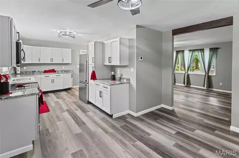 Kitchen - 411 E Roosevelt Dr, Moro, IL 62067 photo 1 of 5
