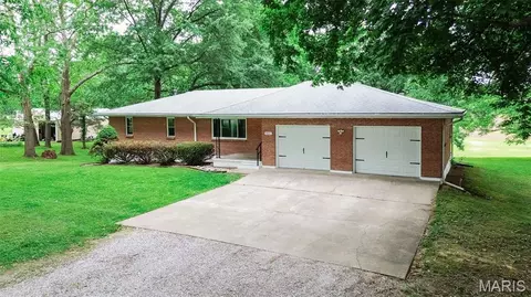 Exterior - 411 E Roosevelt Dr, Moro, IL 62067 photo 17 of 21