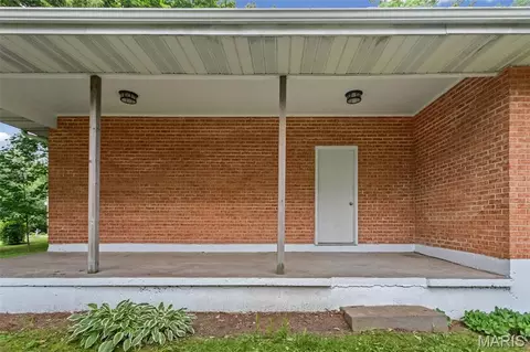 Exterior - 411 E Roosevelt Dr, Moro, IL 62067 photo 13 of 21