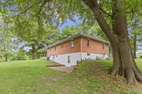 Exterior - 411 E Roosevelt Dr, Moro, IL 62067 photo 10 of 21
