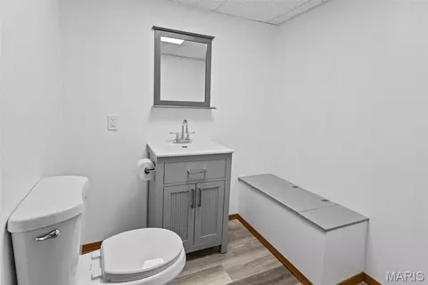 Bath - 411 E Roosevelt Dr, Moro, IL 62067 photo 4 of 4