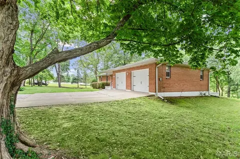 Exterior - 411 E Roosevelt Dr, Moro, IL 62067 photo 6 of 21