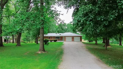 Exterior - 411 E Roosevelt Dr, Moro, IL 62067 photo 16 of 21