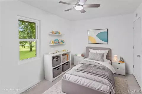 Bedroom - 411 E Roosevelt Dr, Moro, IL 62067 photo 7 of 12