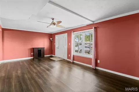 Living - 202 Drewel Ct, Eureka, MO 63025 photo 3 of 6