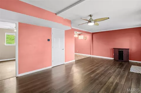 Living - 202 Drewel Ct, Eureka, MO 63025 photo 4 of 6