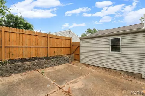 Exterior - 202 Drewel Ct, Eureka, MO 63025 photo 2 of 4