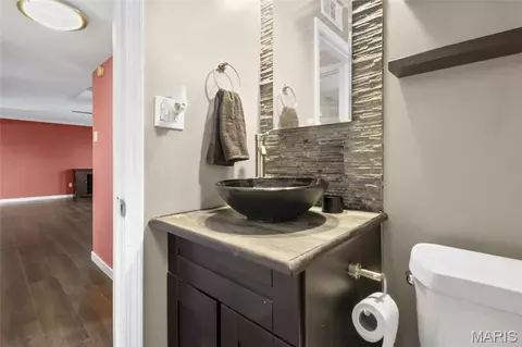 Bath - 202 Drewel Ct, Eureka, MO 63025 photo 2 of 2