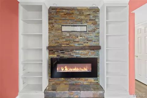 Living - 202 Drewel Ct, Eureka, MO 63025 photo 5 of 6