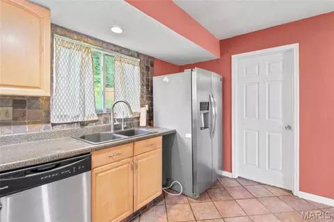 Kitchen - 202 Drewel Ct, Eureka, MO 63025 photo 3 of 4
