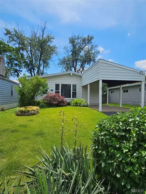 136 Monica Dr, Saint Louis, MO 63127