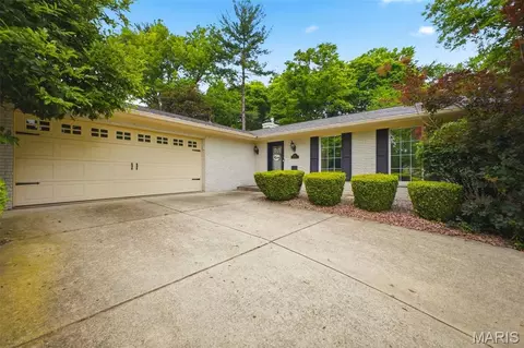 43 Clover Dr, Belleville, IL 62221