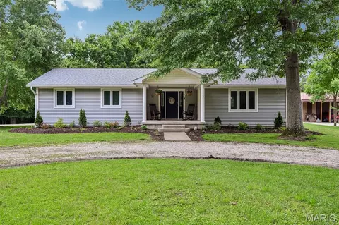 16016 Rugby Trl, Litchfield, IL 62056