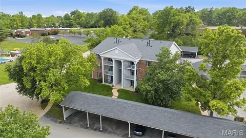 7600 Triwoods Dr #E, Shrewsbury, MO 63119