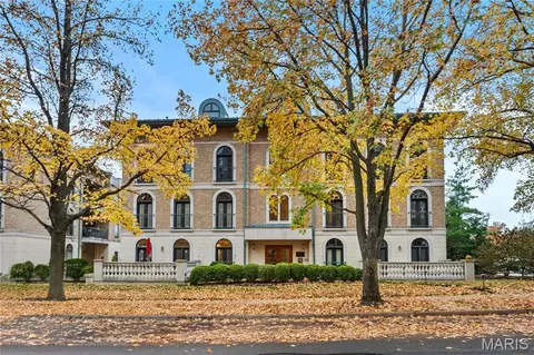 60 Brighton Way #3S, Clayton, MO 63105