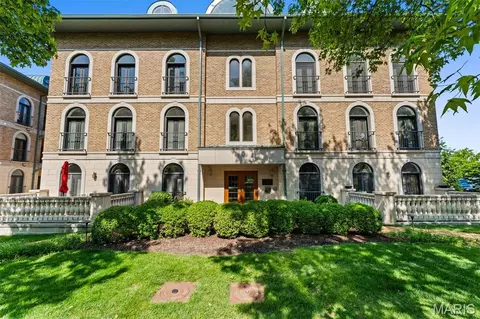 60 Brighton Way #3S, Clayton, MO 63105