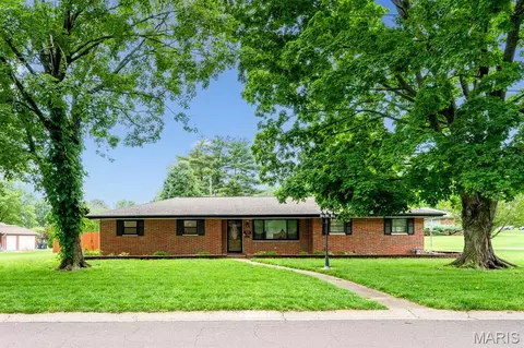 232 Springdale Dr, Belleville, IL 62223